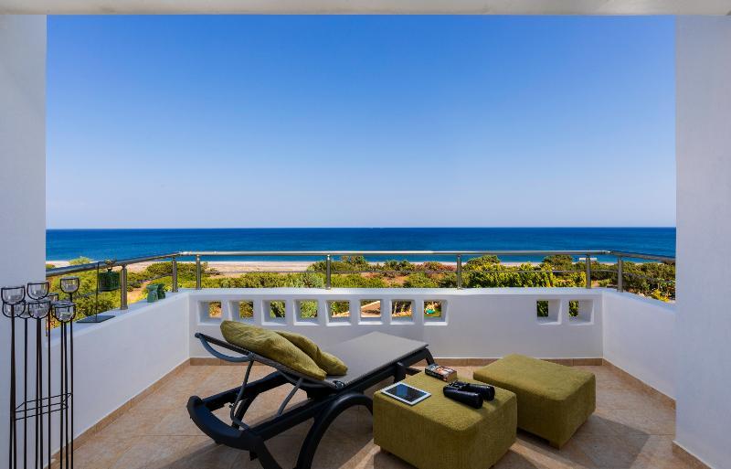 Antonoglou Beach Villas - Waterfront Luxury Retreat Lakhania Eksteriør bilde